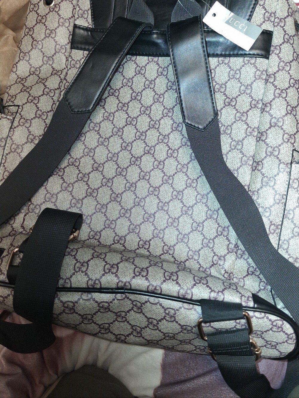 Gucci Beige GG Supreme Canvas Shoulder Bag with Black Leather Strap and Gold Tag
